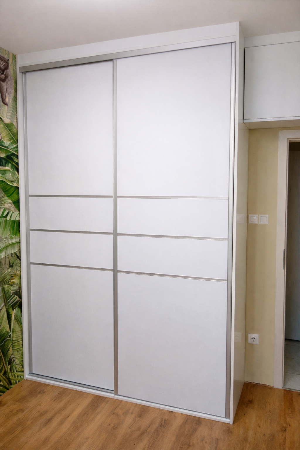 Két ajtós tolóajtós szekrény